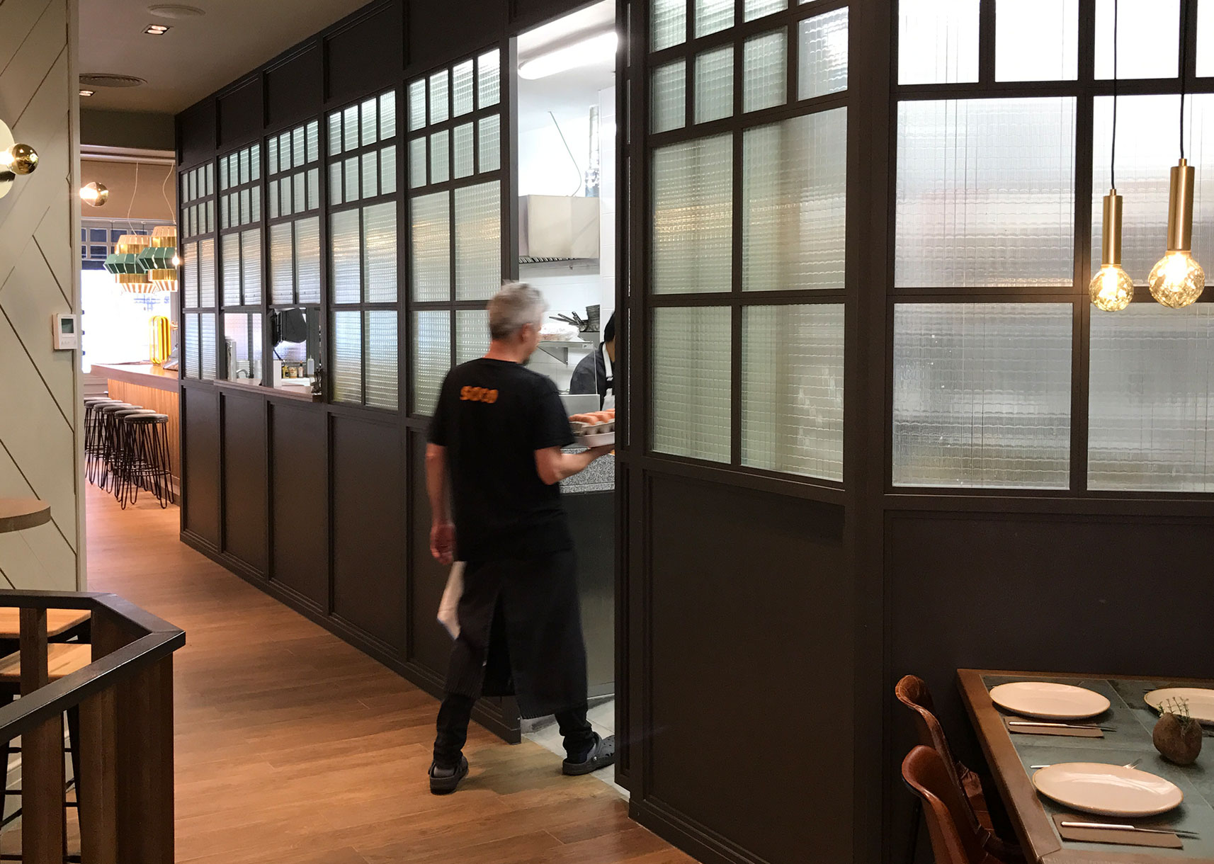 Automatic-door-for-kitchens