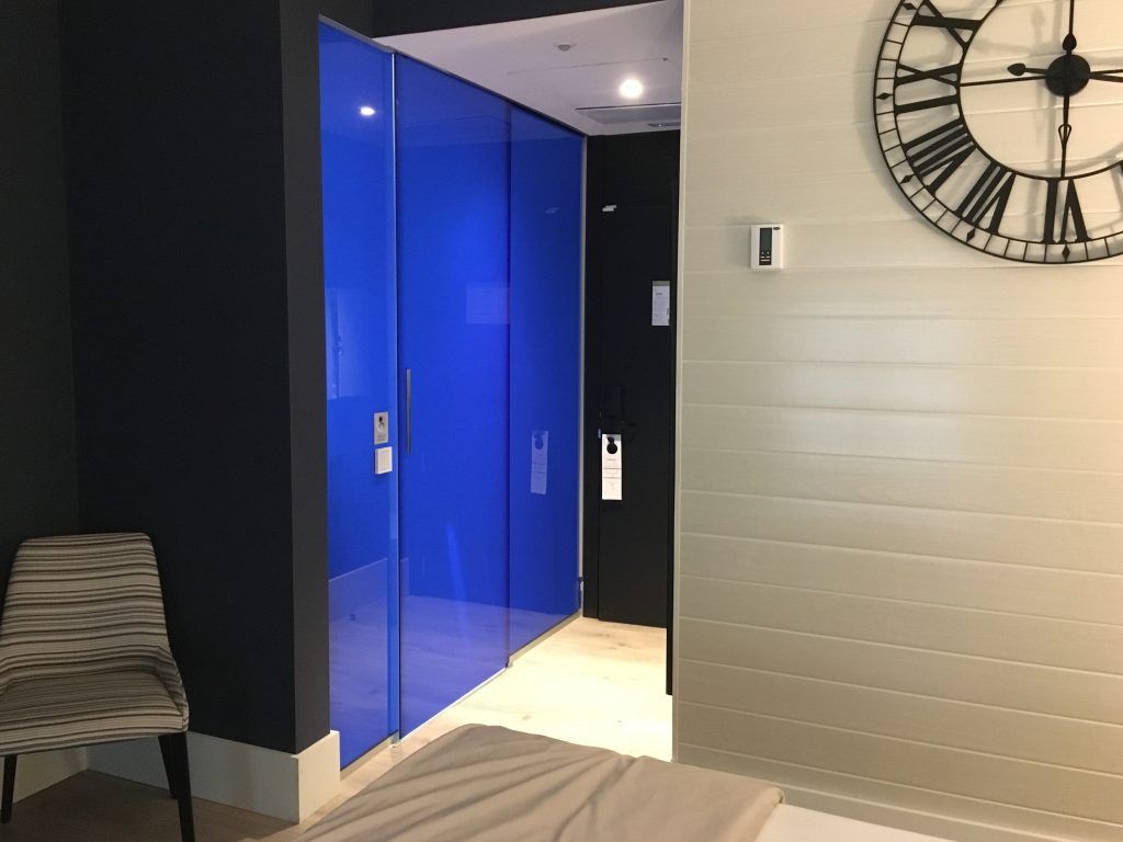 Acceso a baño en Hotel ABBA, San Sebastian, España